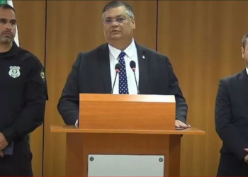 Ministro diz que AM vive crise na segurança e anuncia transferência de detentos