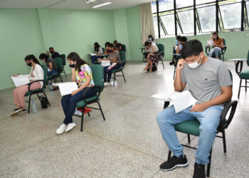 Prazo para solicitar isenção das taxas de inscrição do Vestibular e SIS da UEA termina nesta sexta-feira (28/07)