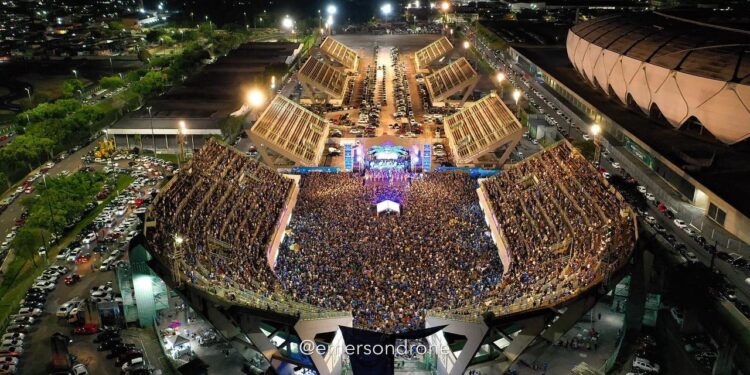 Festa da vitória reúne mais de 35 mil pessoas no Sambódromo, diz Caprichoso