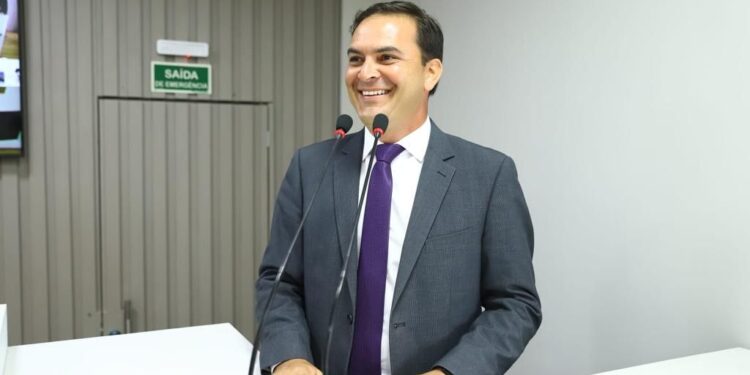 Câmara de Parintins recebe Selo Diamante de Transparência, diz Mateus Assayag
