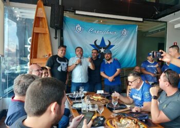 ‘Amigos do Rossy Amoedo’ comemoram bicampeonato do Caprichoso