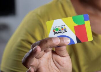 Mais de 43 milhões de pessoas deixam linha da pobreza em junho