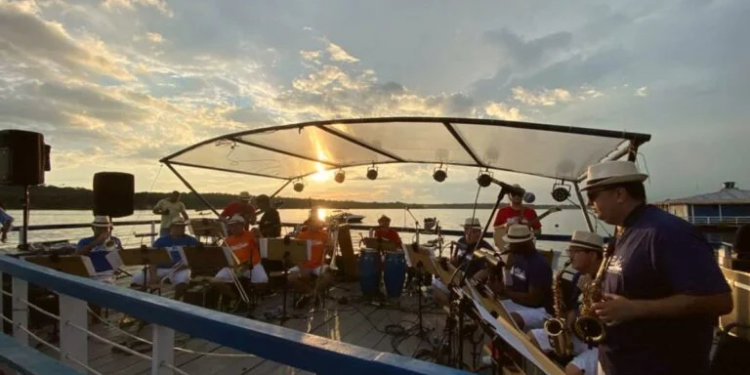 Orquestra de Beiradão do AM é a atração do projeto Jazz no flutuante, amanhã (14)