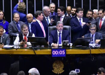 Saiba quem é o único deputado do AM que votou contra o texto da reforma tributária