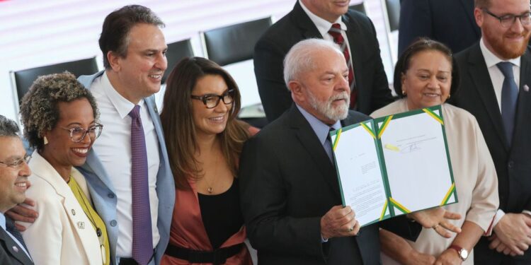 ‘Não se pode falar em meritocracia com educação desigual’, diz Lula