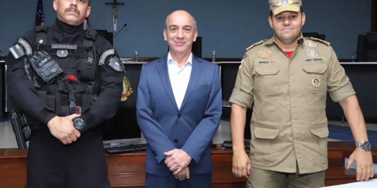 TCE realiza doação de bens para COE e Corpo de Bombeiros do AM