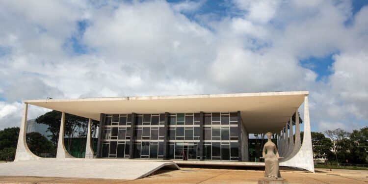 STF proíbe tese de legítima defesa da honra em casos de feminicídio