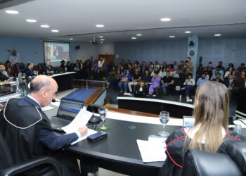 TCE determina que servidor da UEA devolva R$ 84,5 mil aos cofres públicos