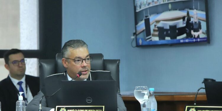 Conselheiro do TCE suspende venda de ingressos do #Sou Manaus 2023