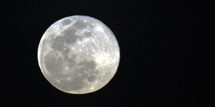 Noite desta quarta-feira (30/08) terá Superlua Azul