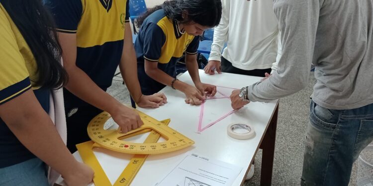 Estudantes da rede estadual ganham medalha de ouro em competição internacional de Matemática