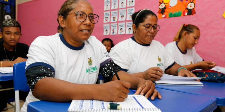 EJA: Matrícula de novos alunos e transferência acontece na próxima sexta-feira (04/08) 