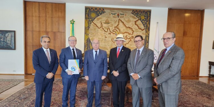 Conselheiro do TCE-AM e representantes do Controle Externo se reúnem com ministro das Relações Exteriores, em Brasília