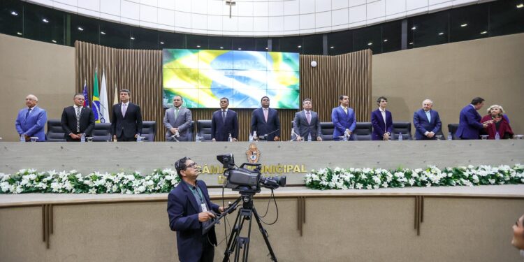 Conselheiro-ouvidor do TCE-AM participa de homenagem a procurador e defensor estaduais na Câmara