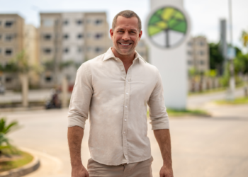Malvino Salvador visita o bairro Parque Mosaico em Manaus