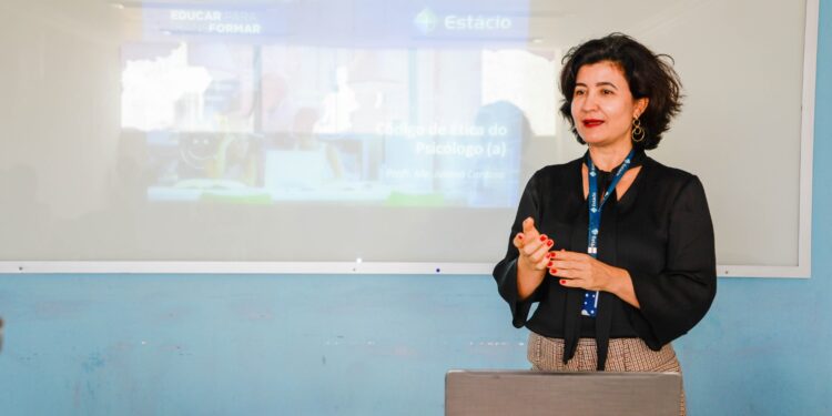 Saúde mental emerge como uma das principais causas de afastamento no trabalho, alertam especialistas