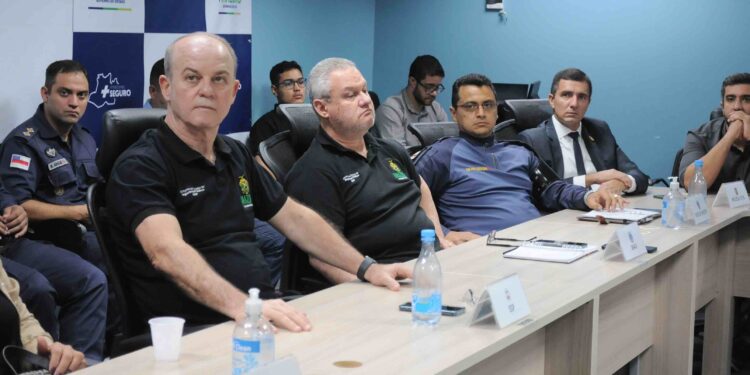 Alvo da PF, general Carlos Mansur é exonerado do cargo de secretário de Segurança do AM