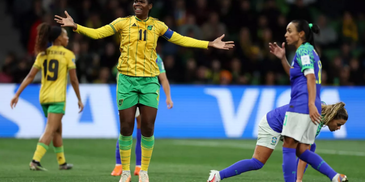 Brasil empata com Jamaica e cai na fase de grupos pela 1ª vez desde 1995