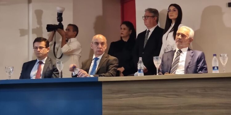 Presidente do TCE-AM prestigia entrega de Medalha do Mérito Acadêmico a Samuel Hanan