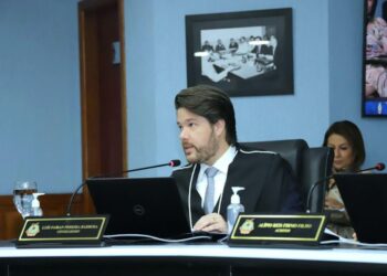 Luis Fabian suspende licitação da Prefeitura de Manaus por indícios de irregularidades