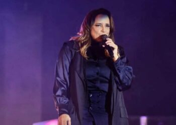 Ana Carolina presenteia público manauara com sucessos de Cássia Eller