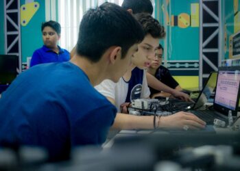 Crianças e adolescentes aprendem sobre desenvolvimento e uso responsável da Inteligência Artificial