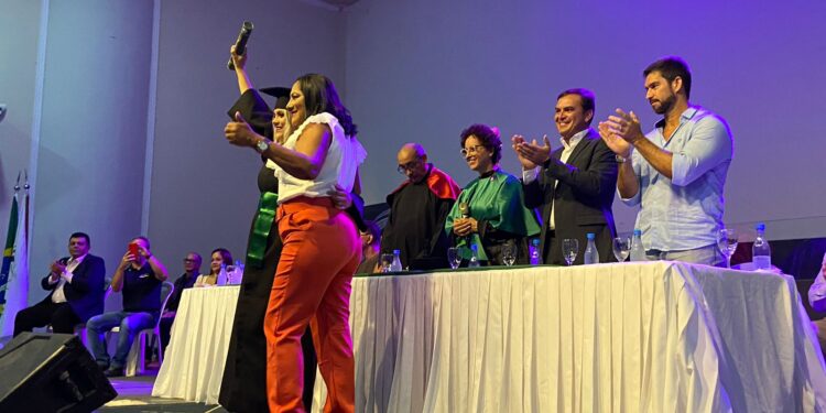 ‘O conhecimento adquirido ninguém tira de vocês’, diz vereador na Ufam Parintins