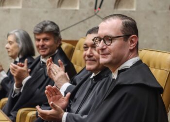 Ex-advogado de Lula, Cristiano Zanin, é empossado no cargo de ministro do STF