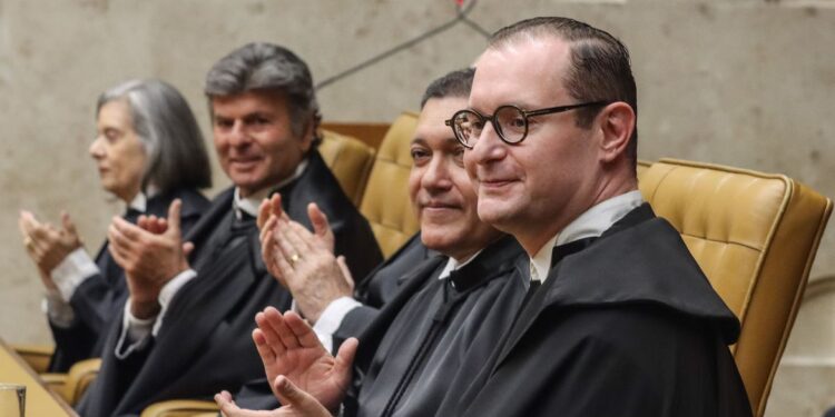 Ex-advogado de Lula, Cristiano Zanin, é empossado no cargo de ministro do STF