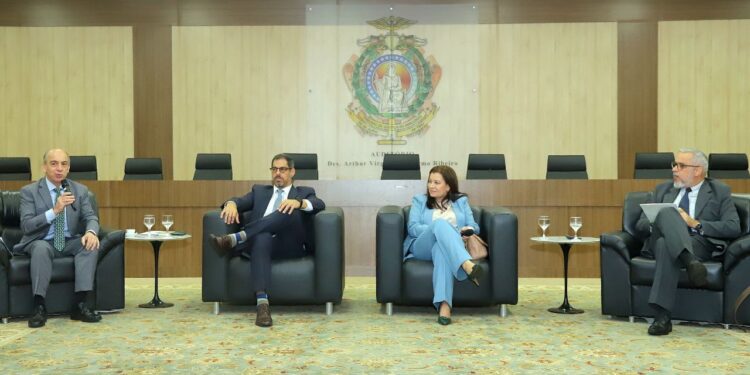 Presidente do TCE participa de mesa de debates sobre governança e compliance no TJAM