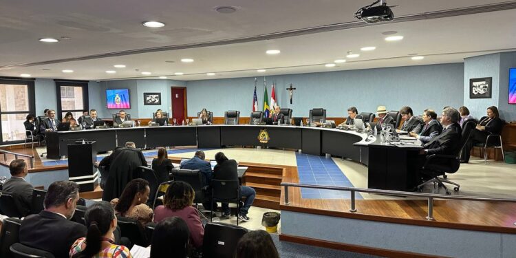 TCE-AM multa prefeito de Tabatinga por irregularidades na gestão de consórcio público de saúde