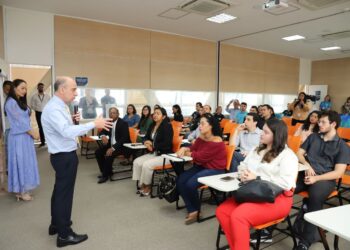 Residentes aprovados em processo seletivo iniciam atividades no TCE-AM