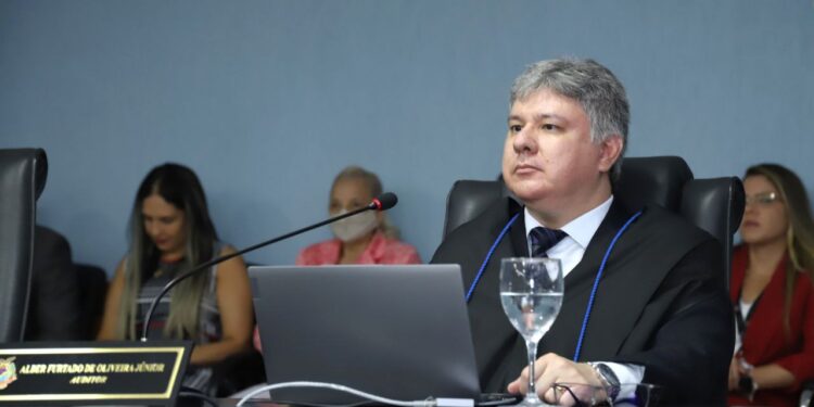 Auditor do TCE-AM determina suspensão de processo seletivo em Lábrea