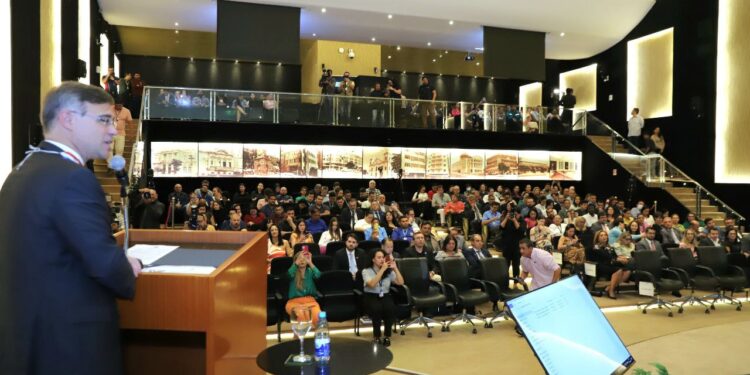 Ministros do STF e STJ debatem desenvolvimento sustentável em Seminário realizado no TCE-AM