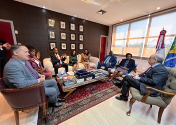 TCE-AM recebe presidente e comitiva de técnicos do Tribunal Administrativo de Moçambique para troca de experiências