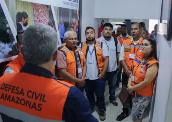 Representantes das defesas civis da região Norte visitam a sede da Defesa Civil do Amazonas para troca de experiências