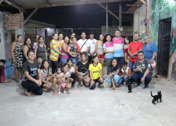 Coletivo ‘Soul do Monte’ leva aulas de reforço escolar, artesanato, flauta e capoeira para moradores de comunidade no AM