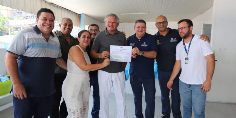 Adaf entrega renovação de registro à unidade de beneficiamento de pescado salgado