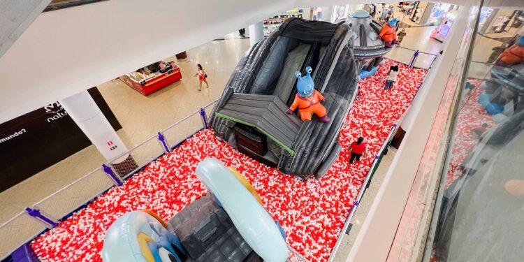 Aliens ‘invadem’ Sumaúma Park Shopping