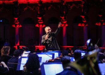 Maestro amazonense Hilo Carriel segue para as semifinais da competição de regência na França