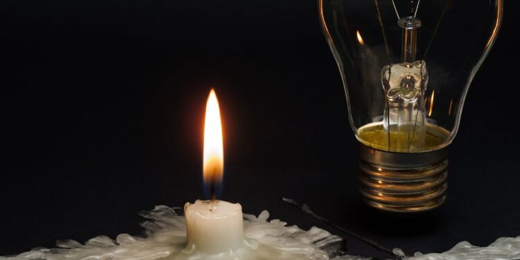 Apagões de energia e aparelhos eletroeletrônicos queimados: o que fazer para evitar este tipo de dano?