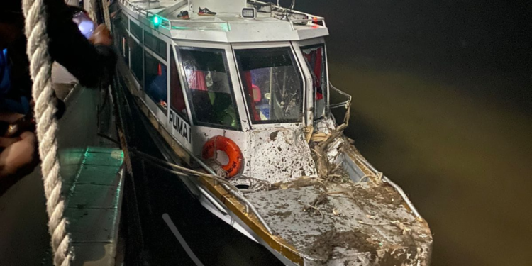 Lancha se choca contra barranco no Amazonas