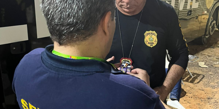Homem é preso em flagrante ao vender pulseiras falsas do #SouManaus