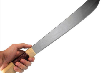 Com terçado, mãe agride o próprio filho e acaba presa pela Polícia Civil