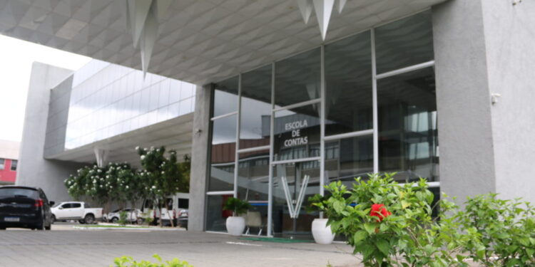 Escola de Contas abre inscrições para Concurso de Redação em homenagem aos 73 anos do TCE-AM