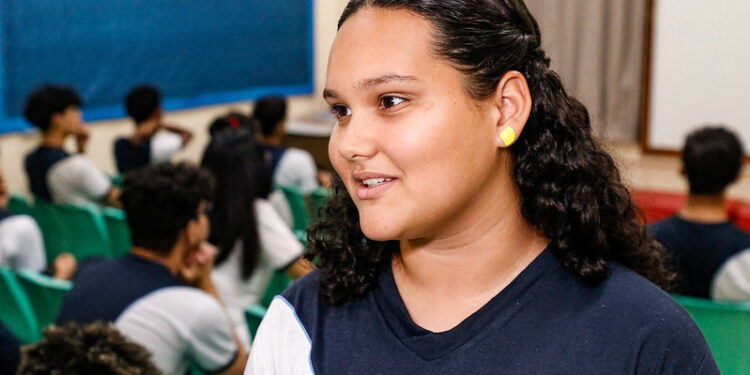 Projeto do Governo do Amazonas prepara alunos da rede pública do estado para o mercado de trabalho