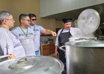 FVS-RCP atua para garantir boas práticas de manipulação de alimentos em eventos folclóricos no Amazonas