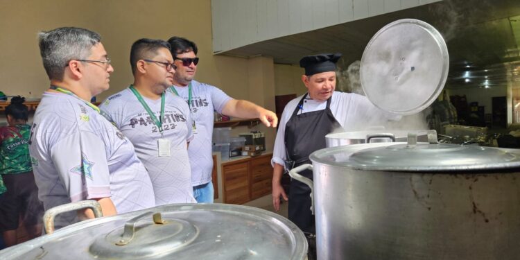 FVS-RCP atua para garantir boas práticas de manipulação de alimentos em eventos folclóricos no Amazonas