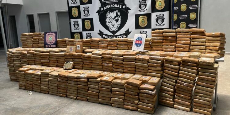 Polícia deflagra operação policial e apreende mais de meia tonelada de maconha do tipo Skank