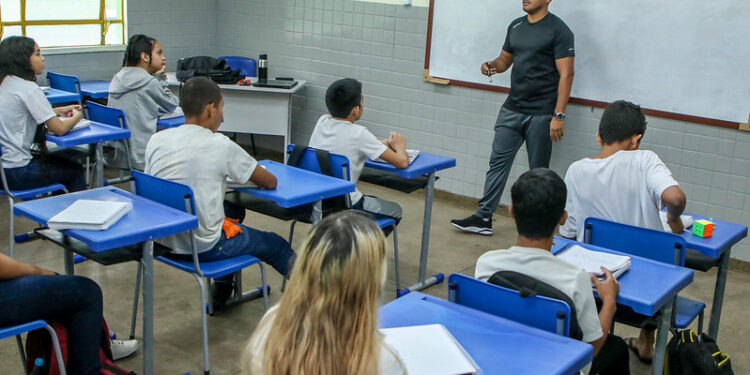 Depois de ação do Asprom, prefeitura reabre processo seletivo para contratação de professores substitutos